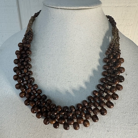 Two coordinating neutral tone necklaces - Picture 4 of 9